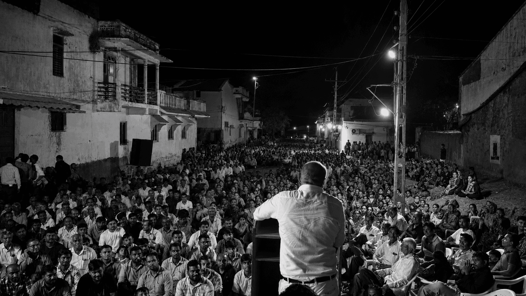 Shri Laljibhai Patel addressing a large community gathering